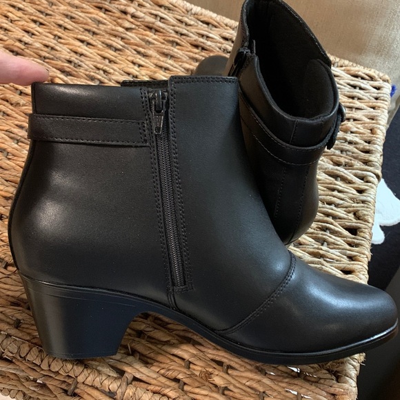 NWT Clarks leather ankle booties 10W - Picture 4 of 8